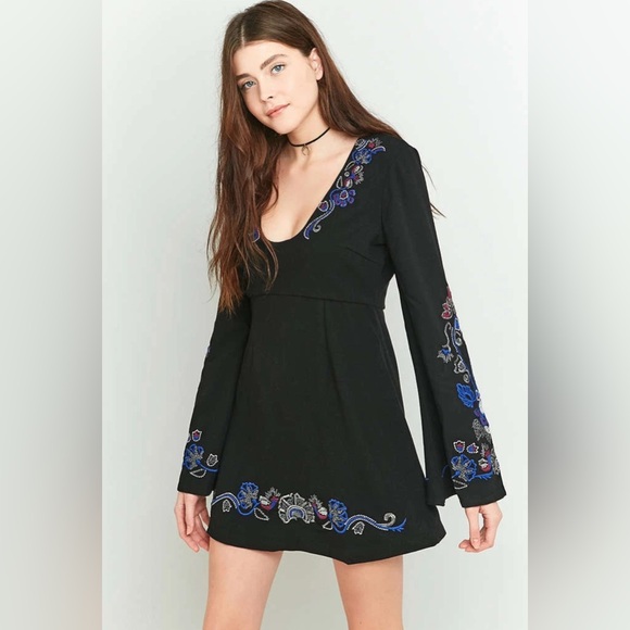 Free People Dresses & Skirts - Free People holiday folk floral embroidered bell sleeve dress womens 4 bohemain